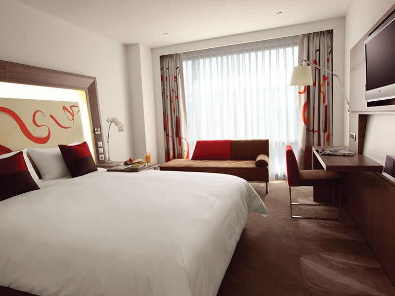 노보텔 타이베이 타오위안 인터내셔널 에어포트 외부 사진 A typical room at a Novotel